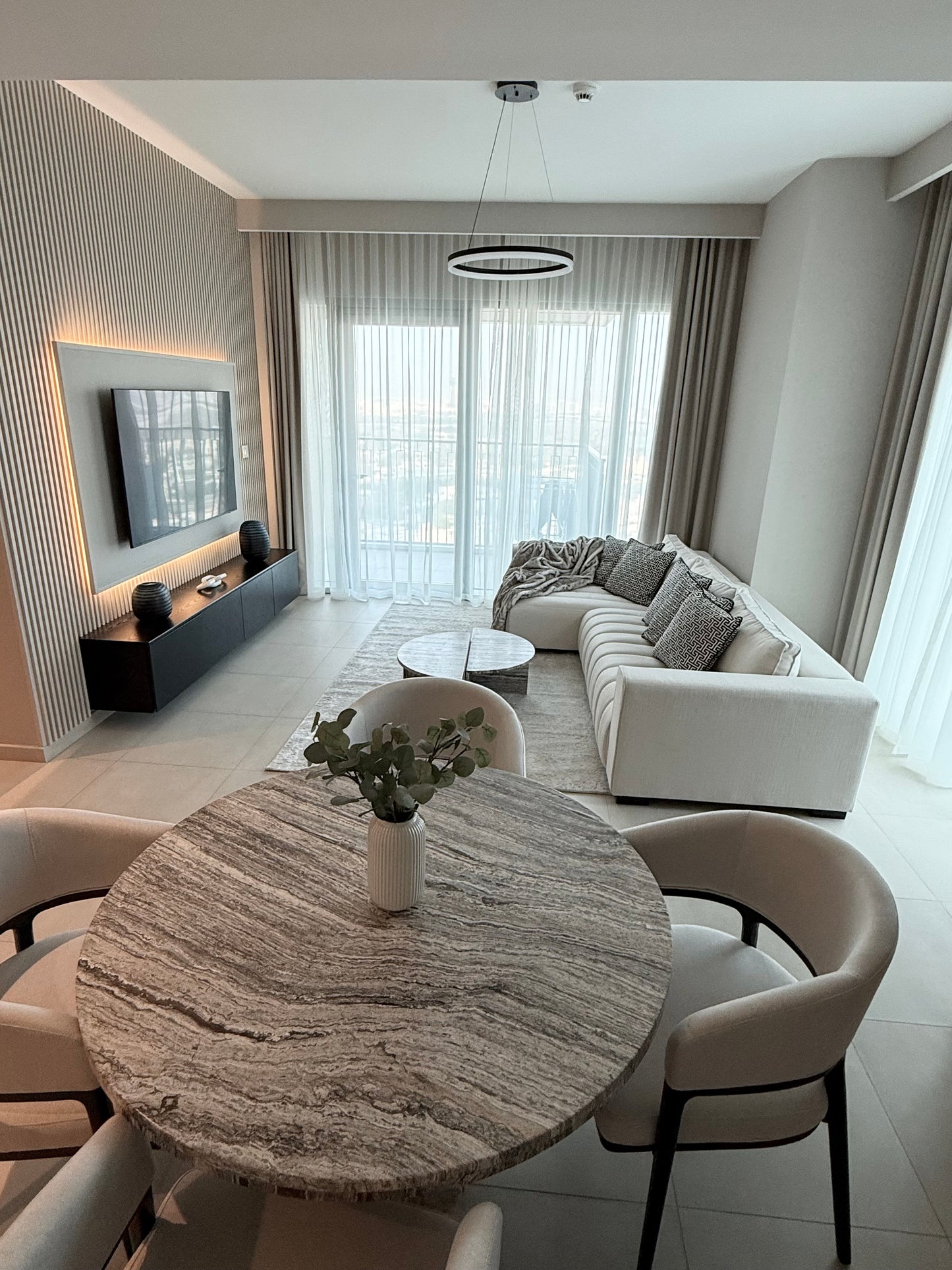 Luxurious Travertine Round Dining Table – 120 cm