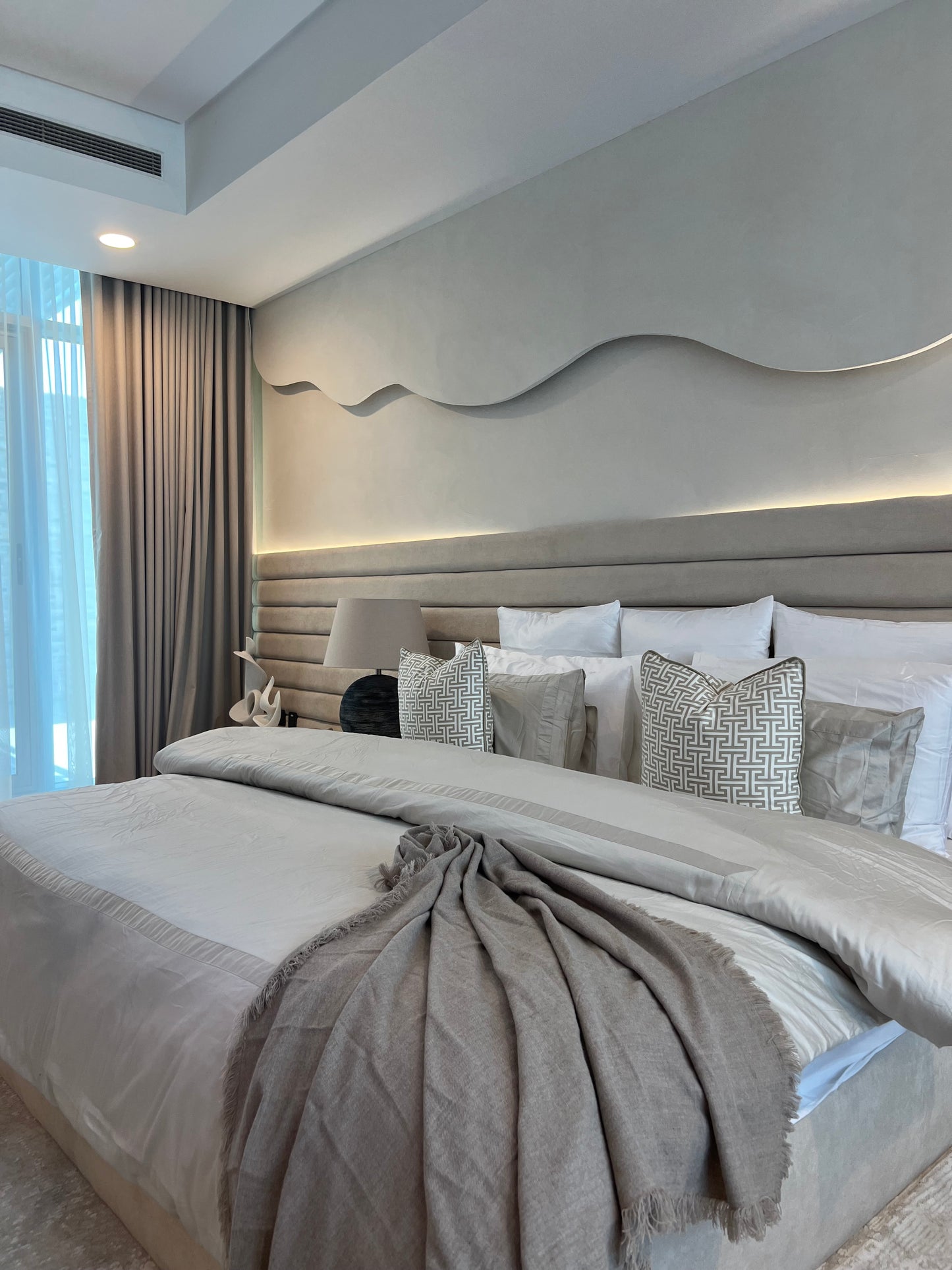 Timeless Elegance – A Bedroom Oasis of Luxury